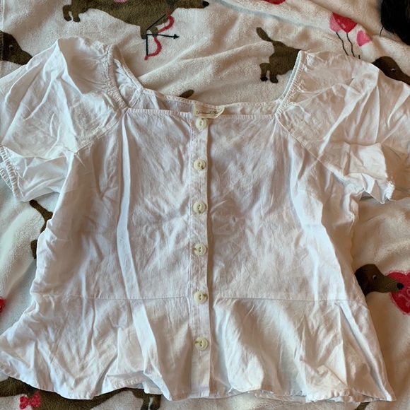 Universal Thread Tops - White top w/ buttons